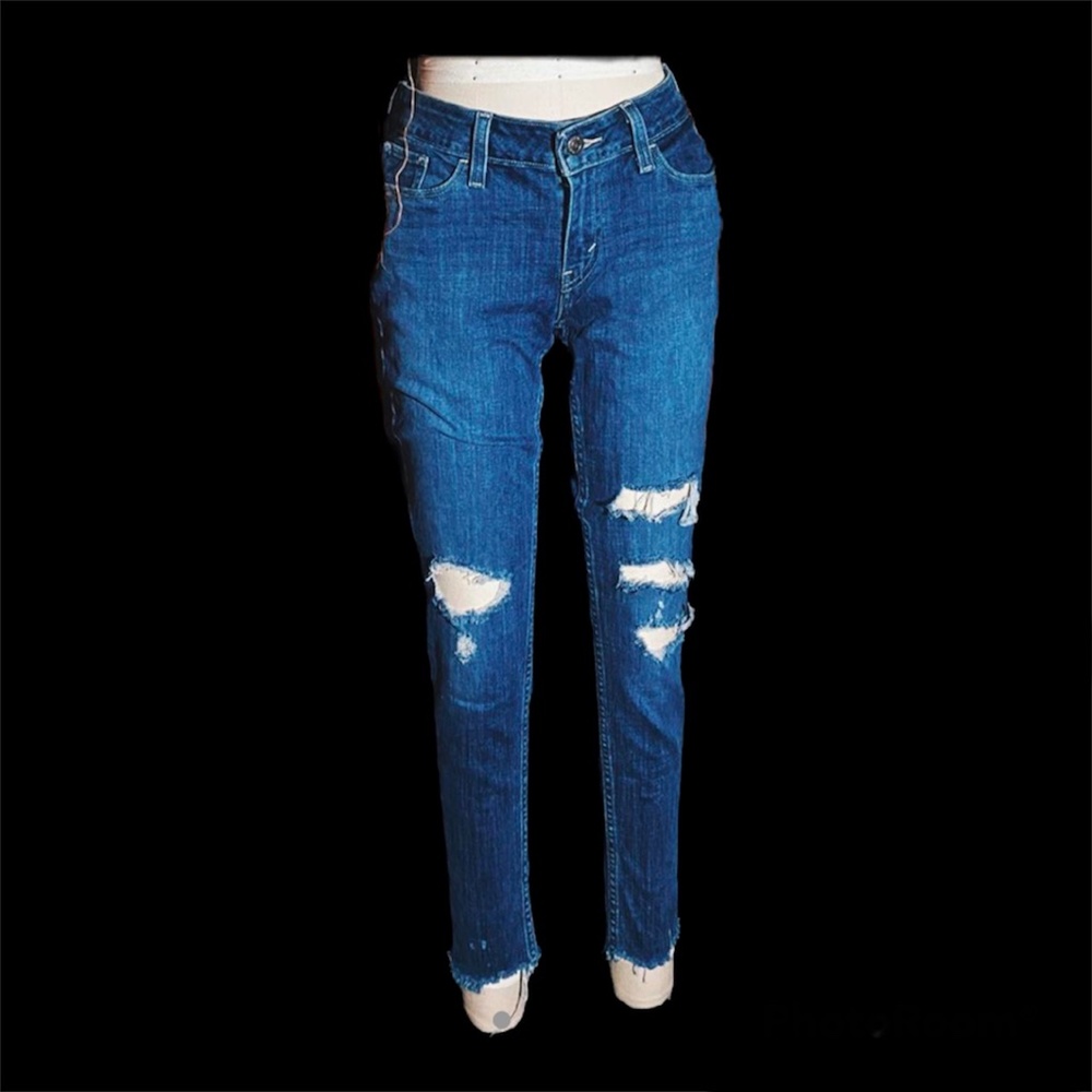 Ripped Levi Strauss & Co. Jeans 👖💙